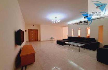 Apartment - 2 Bedrooms - 3 Bathrooms for rent in Al Juffair - Capital Governorate