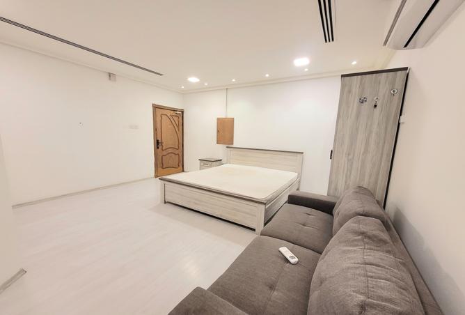 883464 - Property Image 2