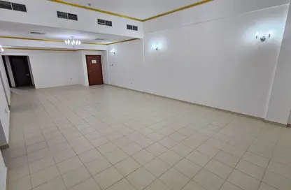 Apartment - 3 Bedrooms - 3 Bathrooms for rent in Sanabis - Manama - Capital Governorate