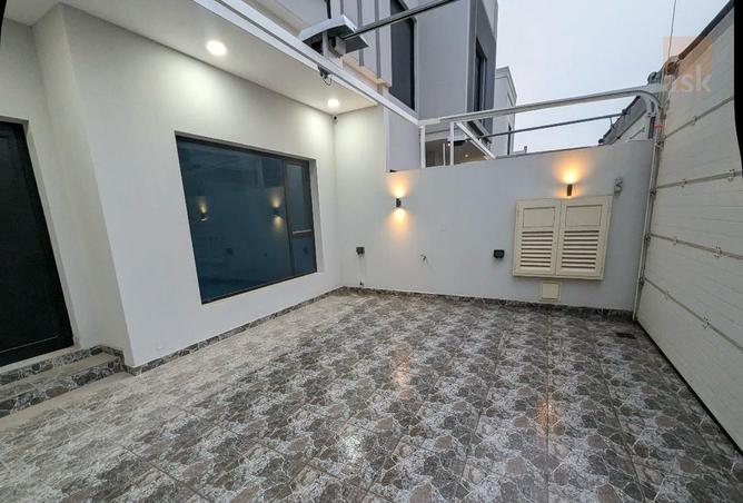 910063 - Property Image 3