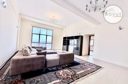 Apartment - 2 Bedrooms - 3 Bathrooms for rent in Sanabis - Manama - Capital Governorate