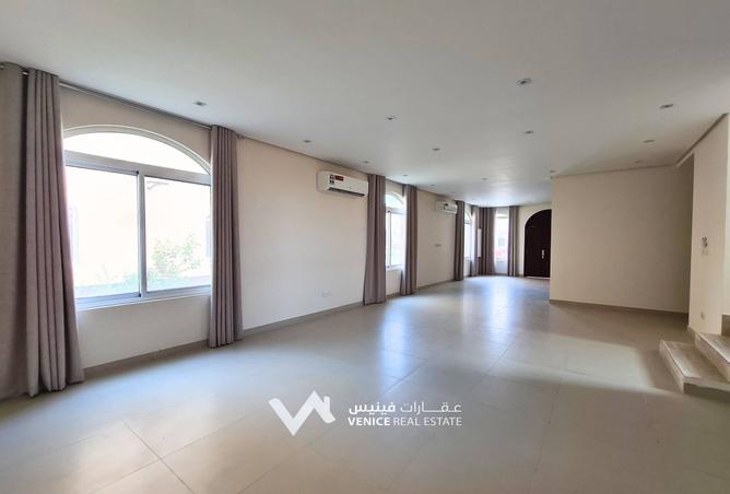 910747 - Property Image 3