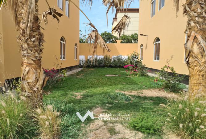 910750 - Property Image 2