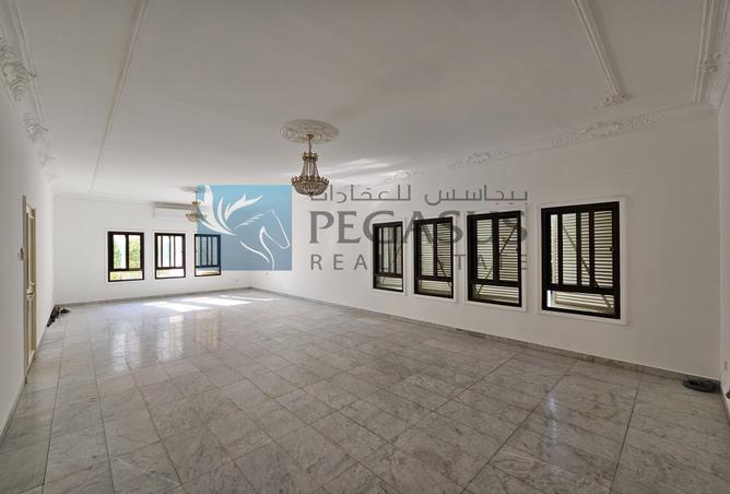 738063 - Property Image 2