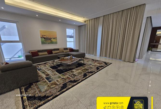 907649 - Property Image 2