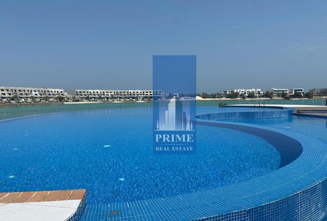 915207 - Property Image 2