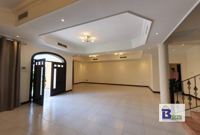 881663 - Property Image 2