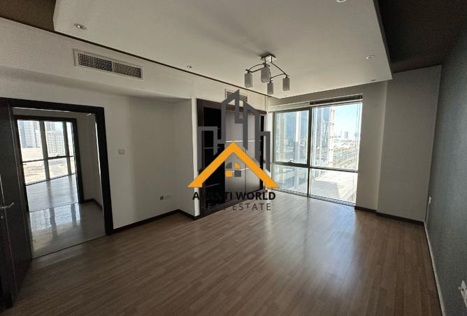 915205 - Property Image 2