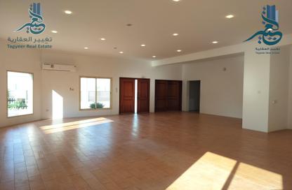 Villa - 3 Bedrooms - 4 Bathrooms for rent in Janabiya - Northern Governorate