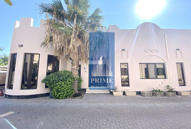 985691 - Property Image 2