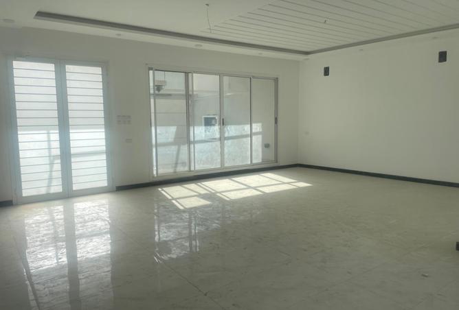 923565 - Property Image 2