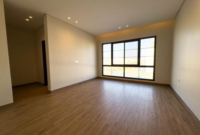 924827 - Property Image 2