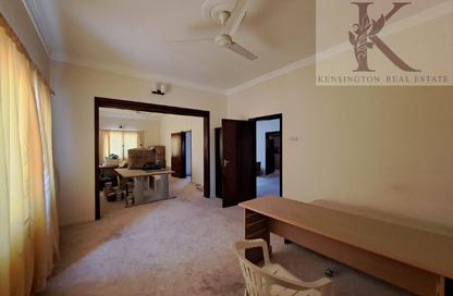 Apartment - 3 Bedrooms - 2 Bathrooms for rent in Mahooz - Manama - Capital Governorate Apartment - 3 Bedrooms - 2 Bathrooms for rent in Mahooz - Manama - Capital Governorate