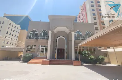 Medical Facility - Studio - 6 Bathrooms for rent in Seef - Capital Governorate