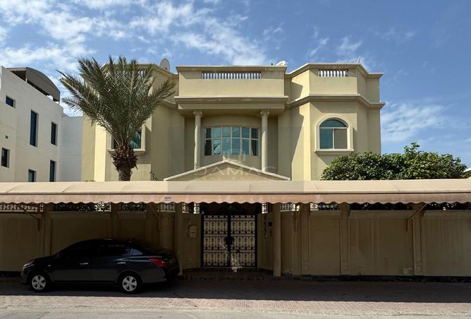 932028 - Property Image 2