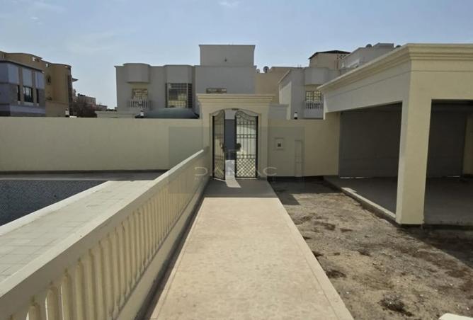 932064 - Property Image 3