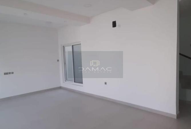 932069 - Property Image 2