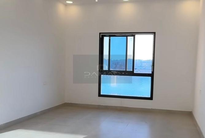 932103 - Property Image 3