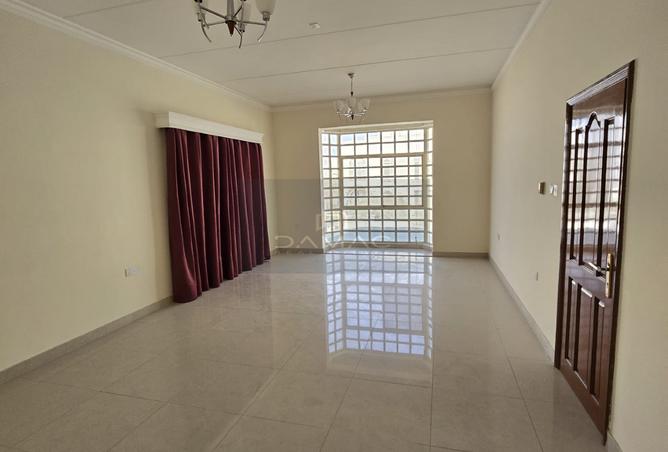 932289 - Property Image 2