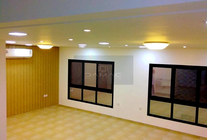 932304 - Property Image 2