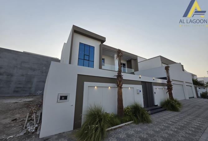 933044 - Property Image 3