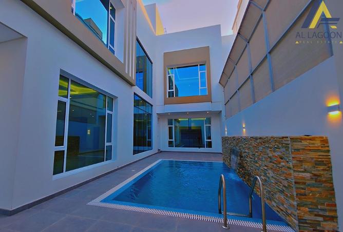 933044 - Property Image 2