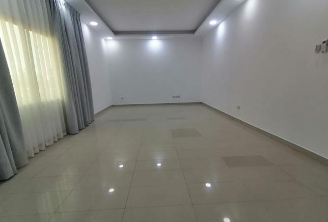 943040 - Property Image 2