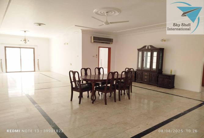 945813 - Property Image 2