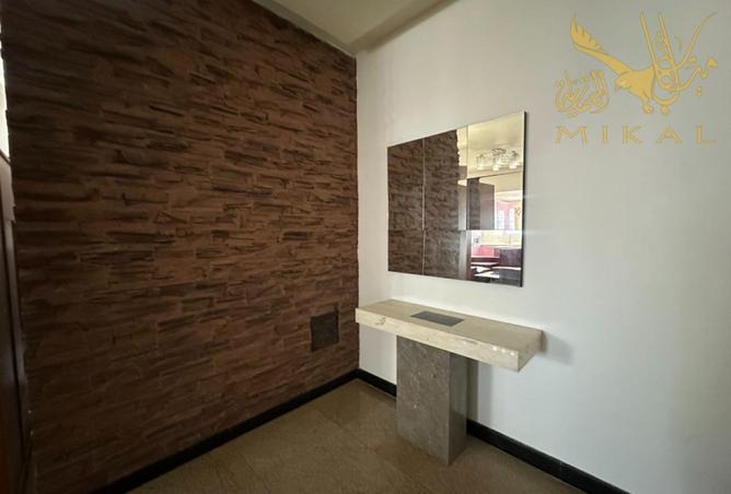 947717 - Property Image 2