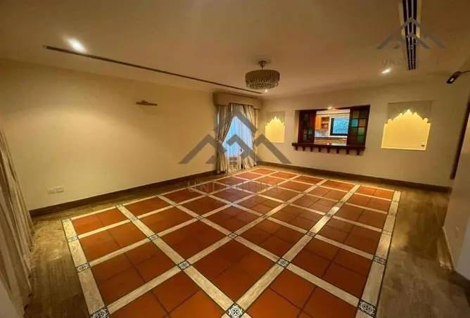 946758 - Property Image 2