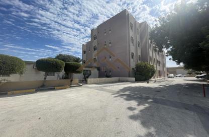 Staff Accommodation - Studio - 7+ Bathrooms for rent in Al Qadam - Northern Governorate