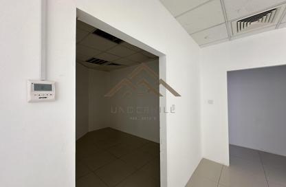 Office Space - Studio - 5 Bathrooms for rent in Exhibition Road - Hoora - Capital Governorate