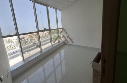Office Space - Studio - 4 Bathrooms for rent in Tubli - Central Governorate