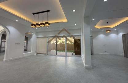 Villa - 4 Bedrooms - 5 Bathrooms for rent in Janabiya - Northern Governorate
