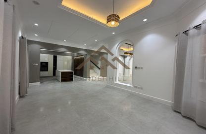 Villa - 4 - 5 for rent in Janabiya - Northern Governorate