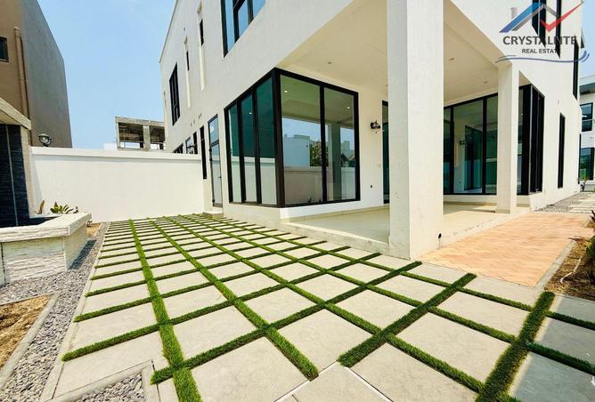 950189 - Property Image 2