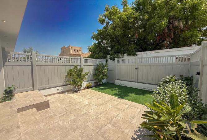 952048 - Property Image 3