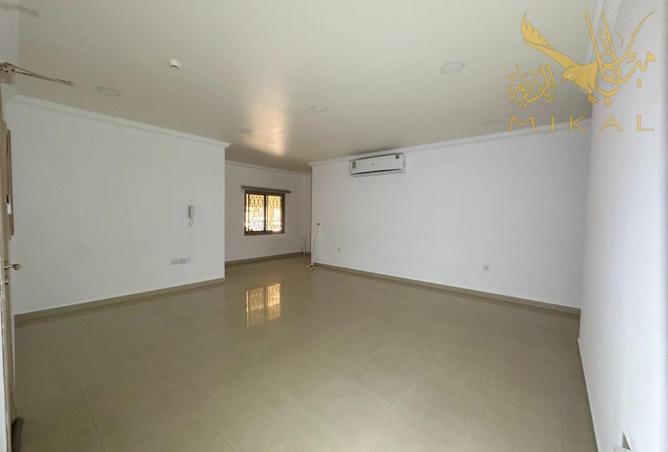 953504 - Property Image 2