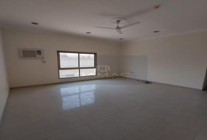 954811 - Property Image 2