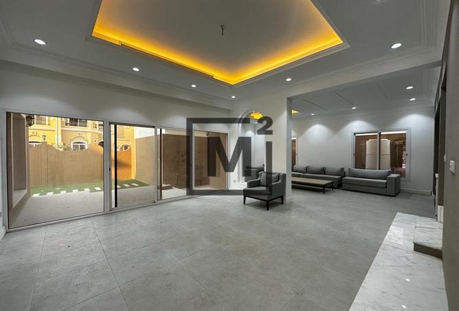 956209 - Property Image 2