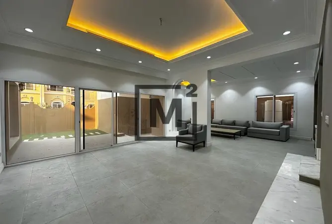 956209 - Property Image 2