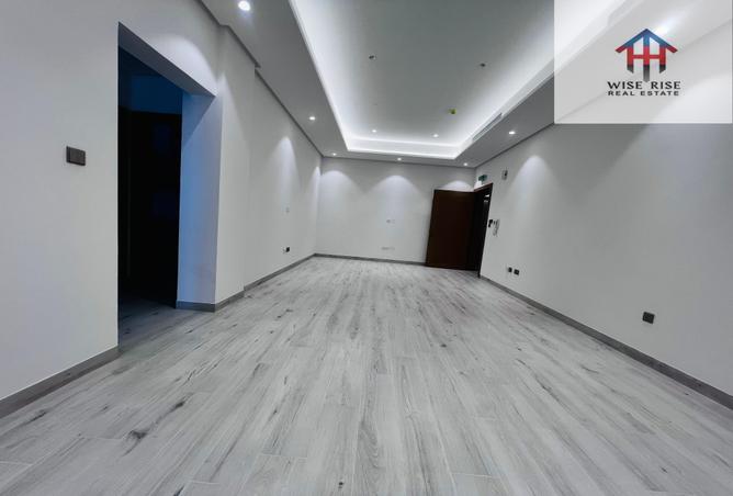 956193 - Property Image 2