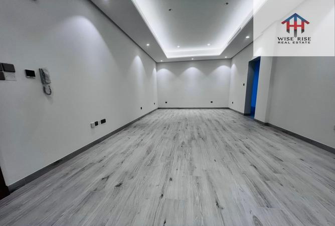 956193 - Property Image 3