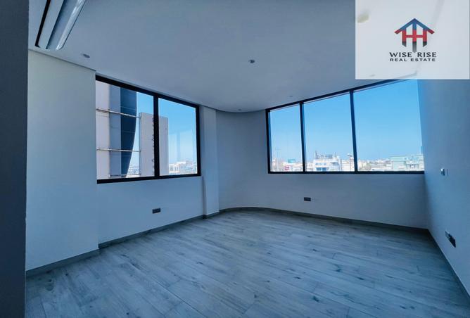 956198 - Property Image 3