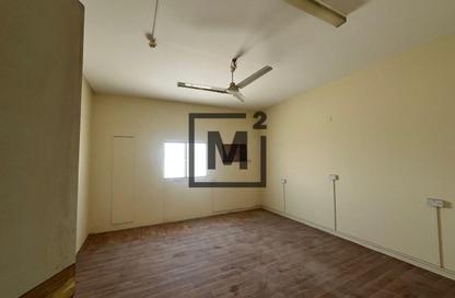 سكن الموظفين - استوديو - 6 حمامات للايجار في راس زوييد - المحافظة الجنوبية