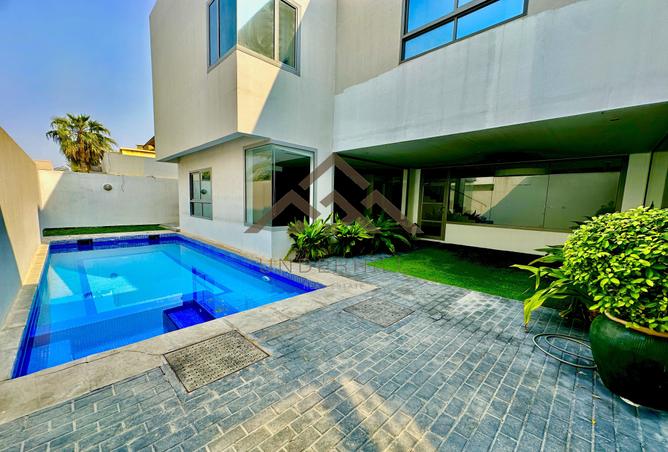 960857 - Property Image 2