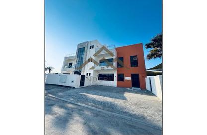 عمارة بالكامل - استوديو - 7 حمامات للايجار في سار - المحافظة الشمالية