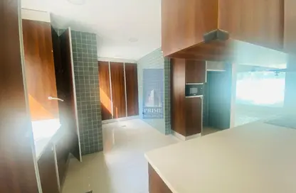 Compound - 5 Bedrooms - 6 Bathrooms for rent in Saar - Northern Governorate