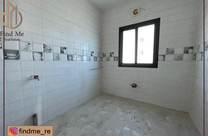 Apartment - 2 Bedrooms - 2 Bathrooms for rent in Sanabis - Manama - Capital Governorate