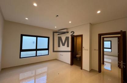 Apartment - 4 Bedrooms - 4 Bathrooms for rent in Busaiteen - Muharraq Governorate